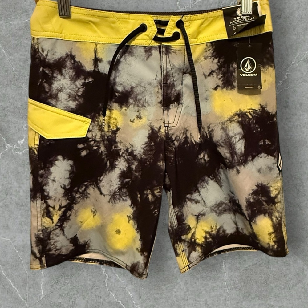 Volcom Mod-Tech Board Shorts nwt